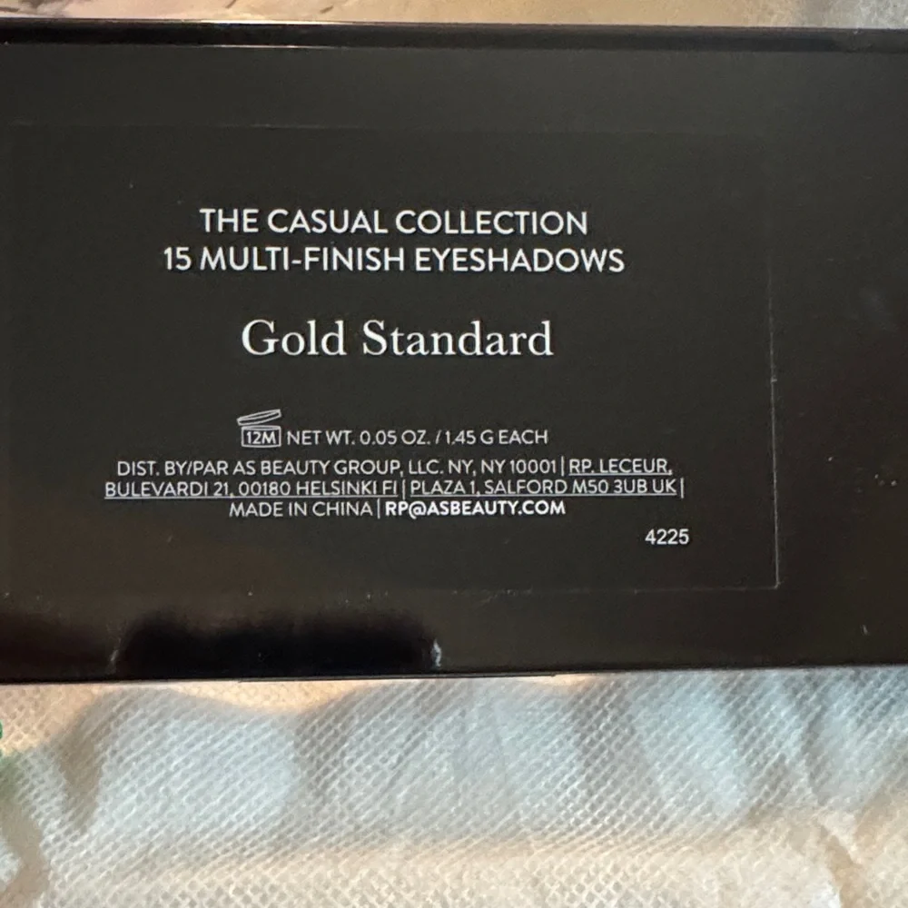 Neutral Eyeshadow Palette - Warm & Shimmer Shades - Picture 3 of 3